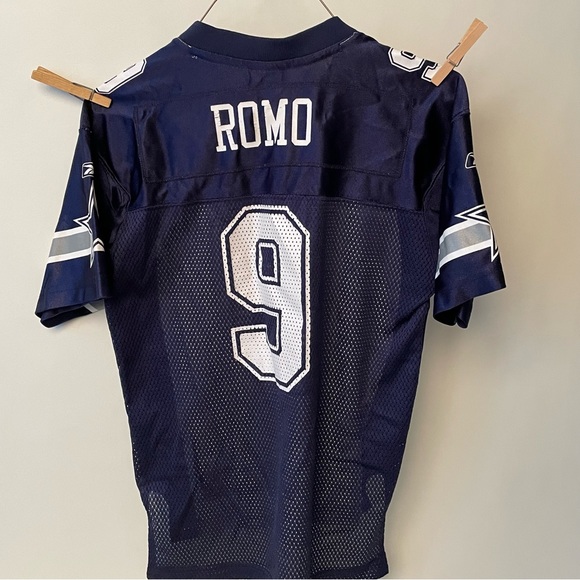 Tony Romo on field Equipment Reebok mesh shirt - Picture 2 of 11